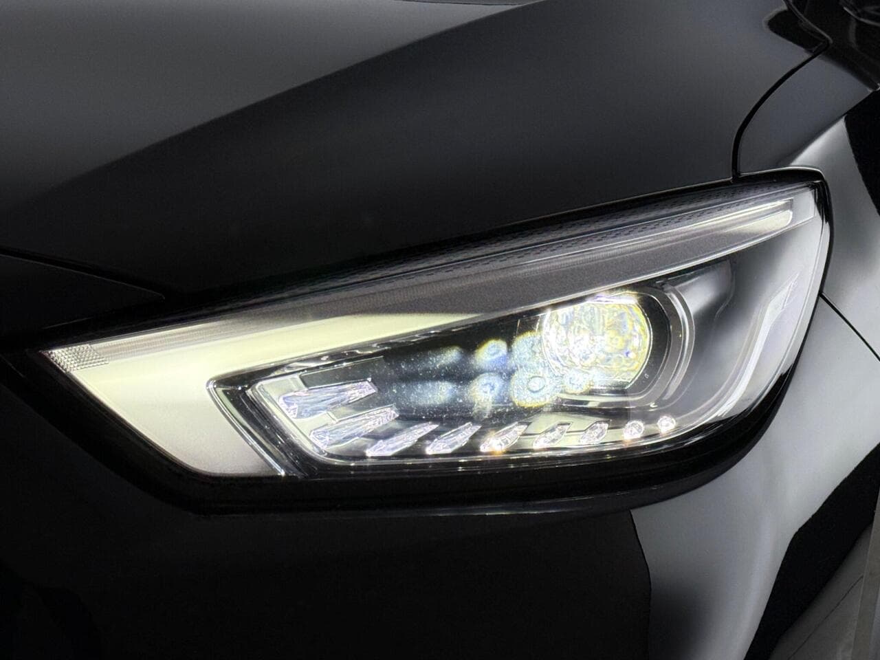 MG MG ZS thumbnail Lights Front