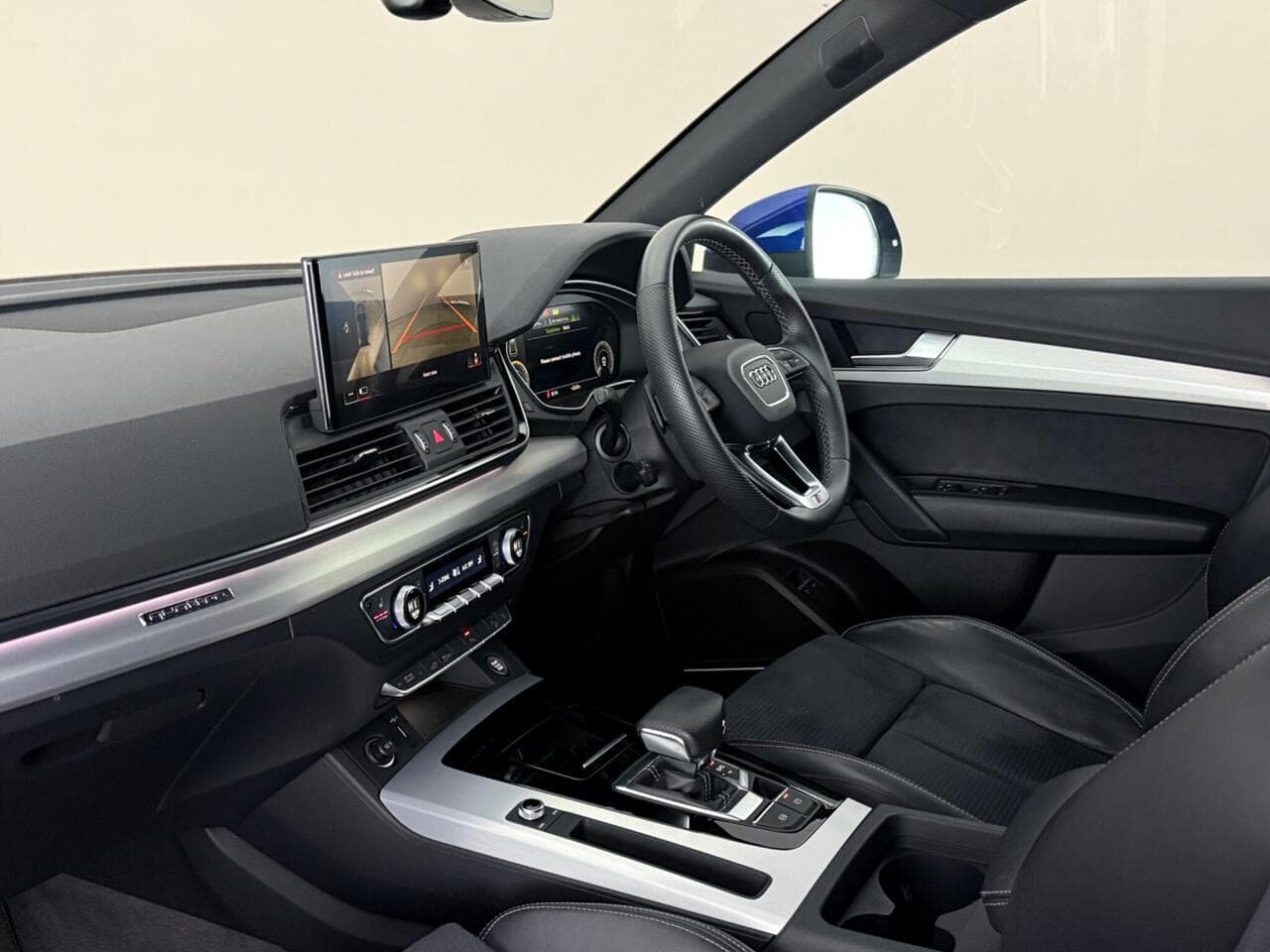 Audi Q5 thumbnail Interior Front