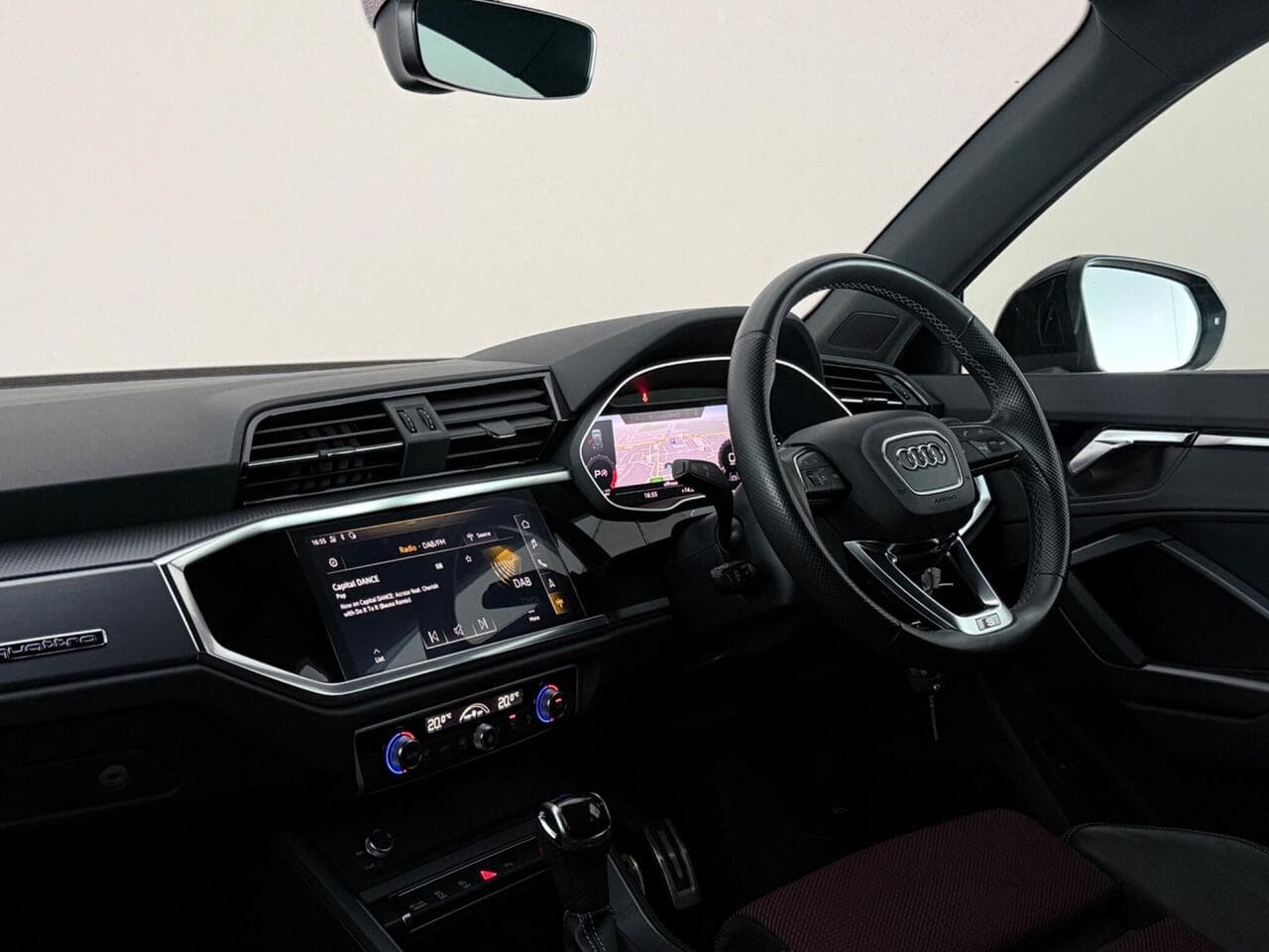 Audi Q3 thumbnail Interior Front