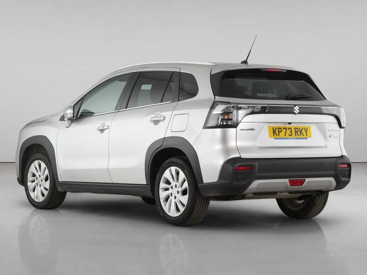 Suzuki S-Cross thumbnail Rear Left