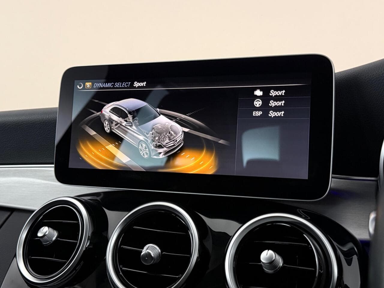 Mercedes-Benz C Class thumbnail Infotainment System