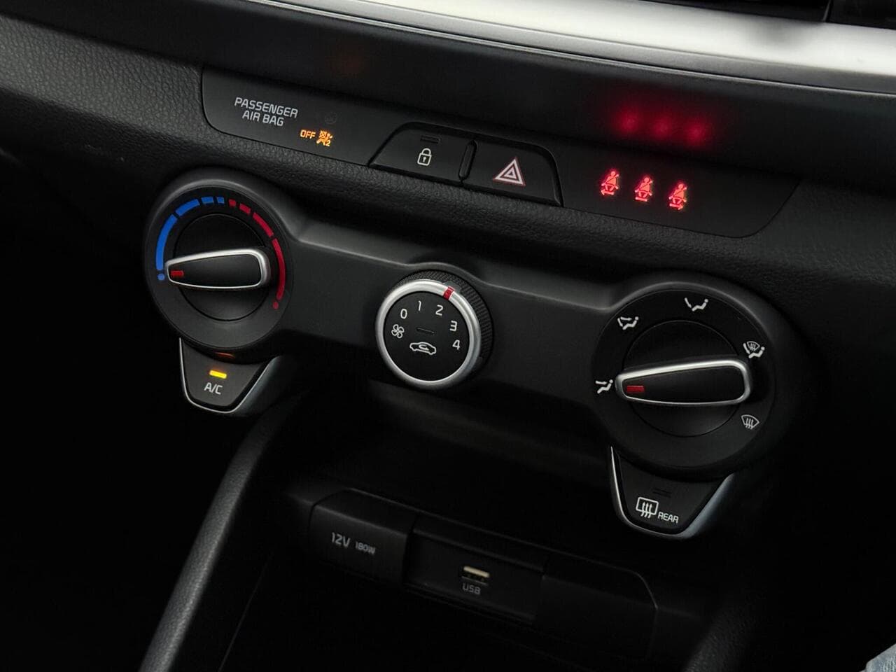 Kia Stonic thumbnail Misc Controls
