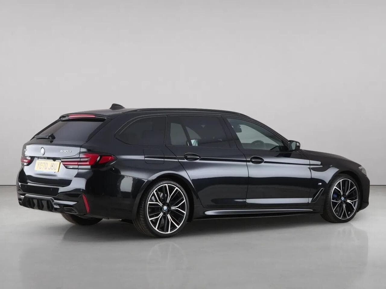 BMW 5 Series thumbnail Side Right