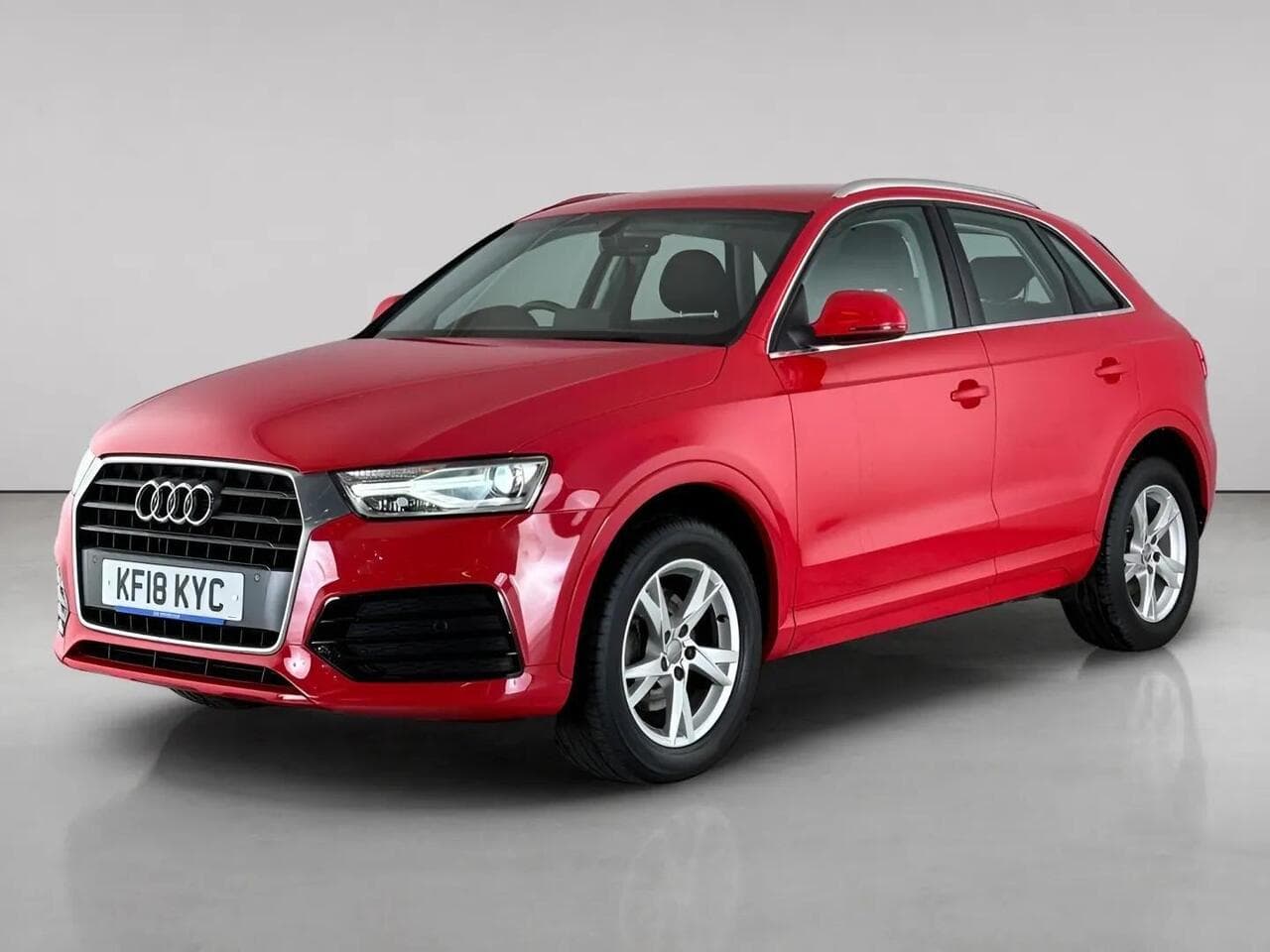 Audi Q3 thumbnail Front Left