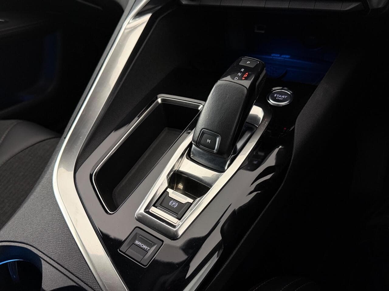 Peugeot 3008 thumbnail Interior Front