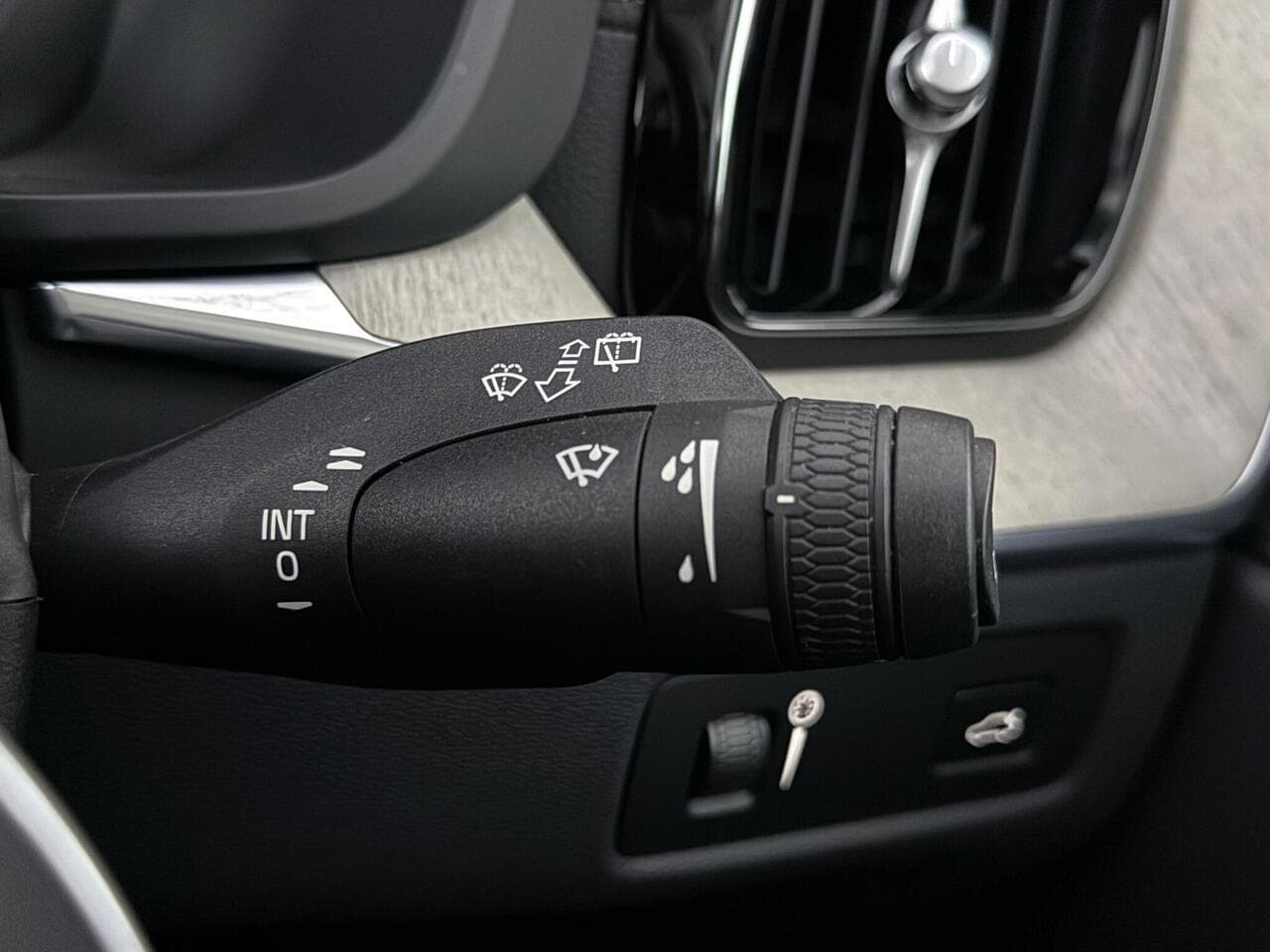 Volvo XC60 thumbnail Misc Controls