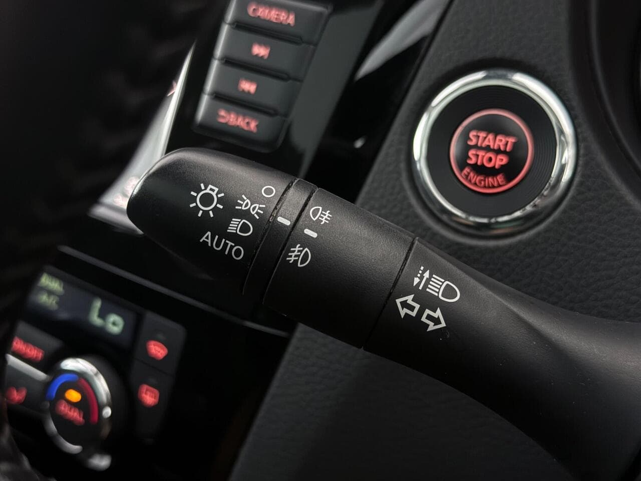 Nissan Qashqai thumbnail Misc Controls