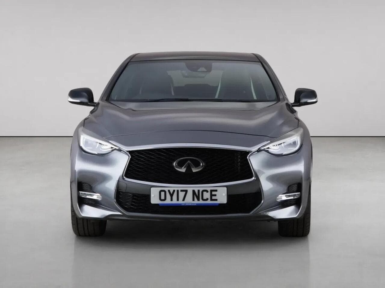 Infiniti Q30 thumbnail Front
