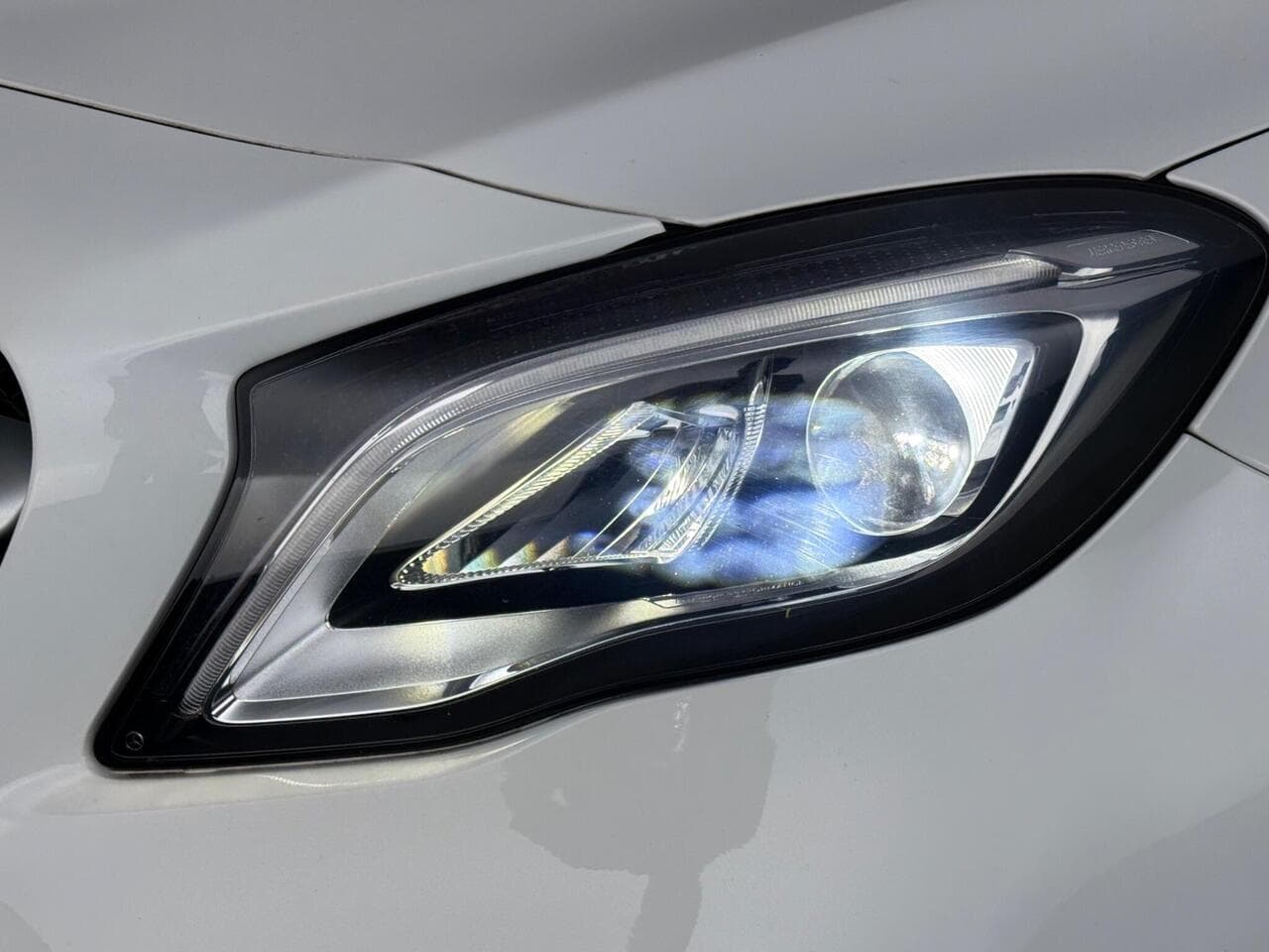 Mercedes-Benz GLA thumbnail Lights Front