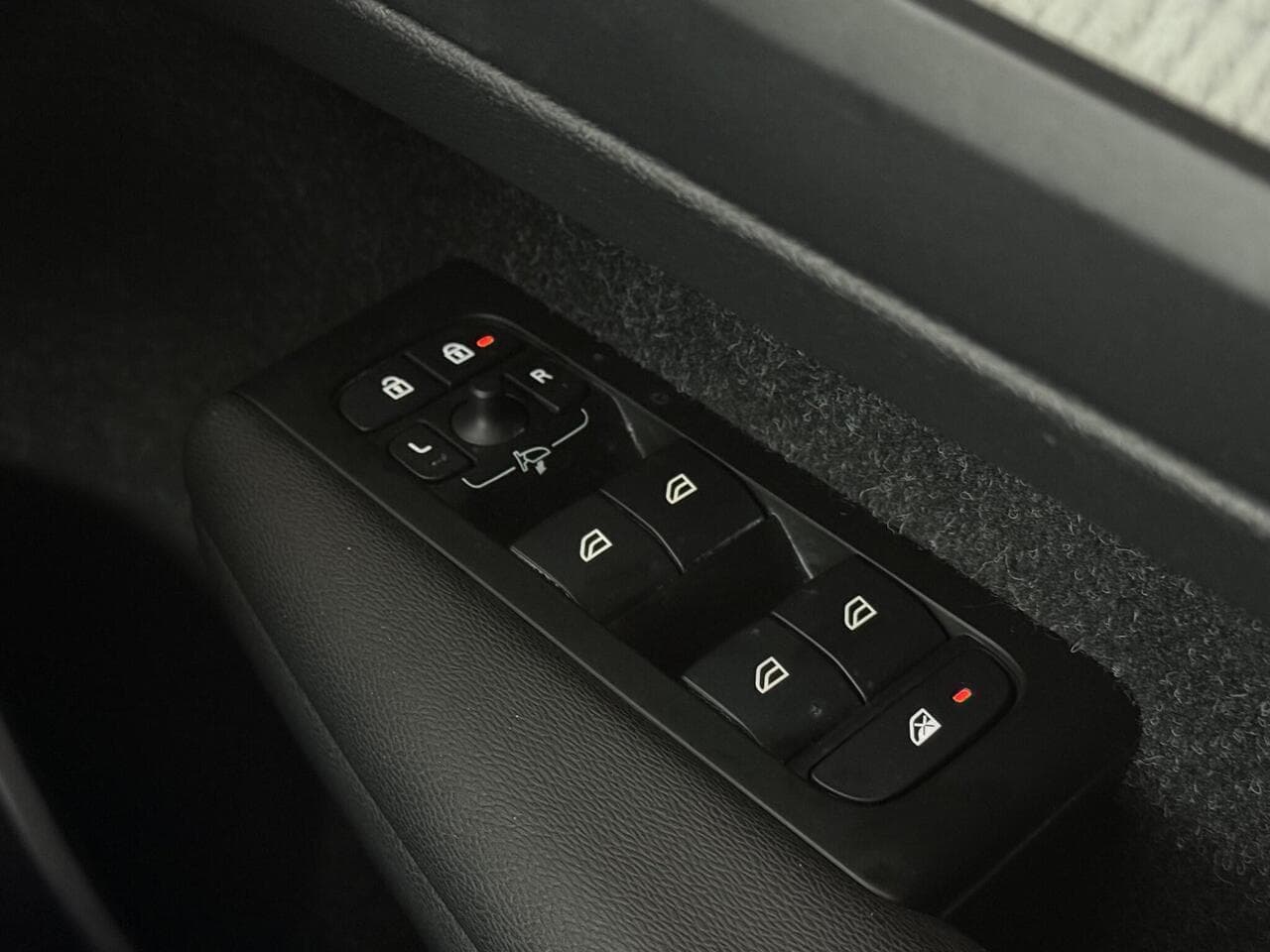 Volvo XC40 thumbnail Misc Controls