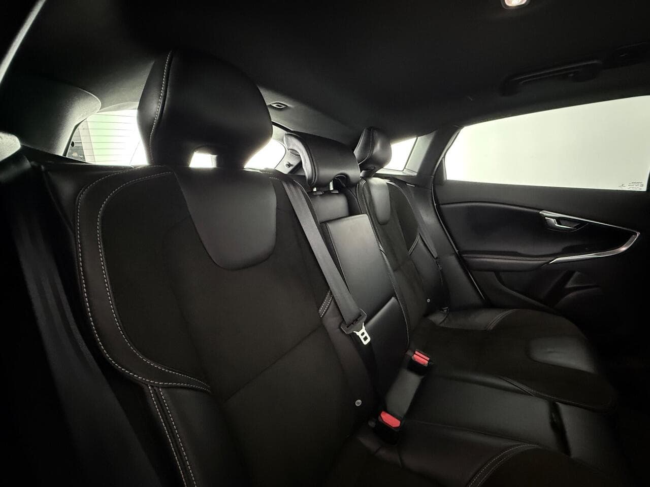 Volvo V40 thumbnail Seats Rear