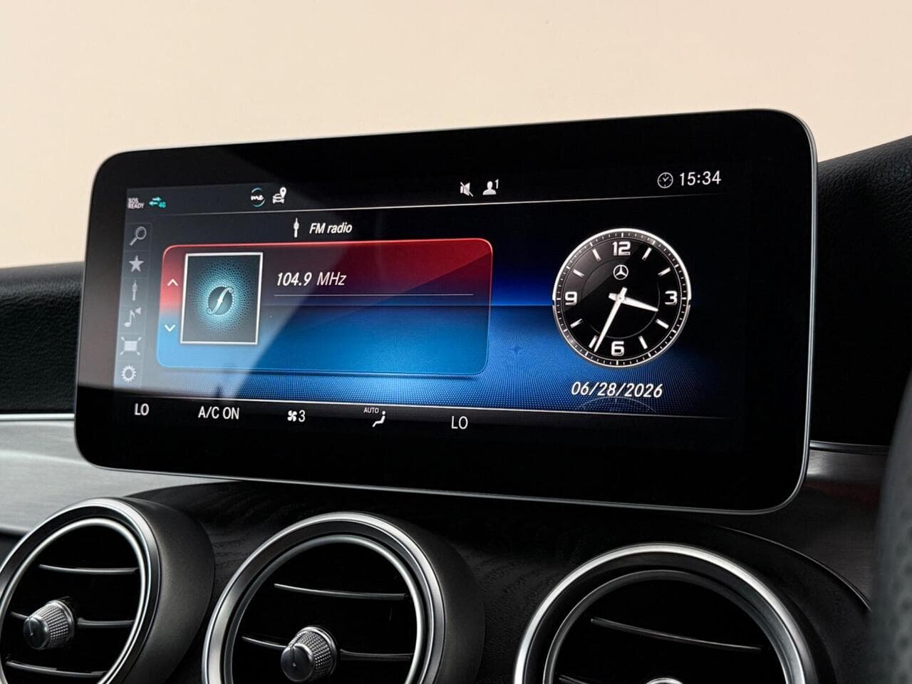 Mercedes-Benz C Class thumbnail Infotainment System