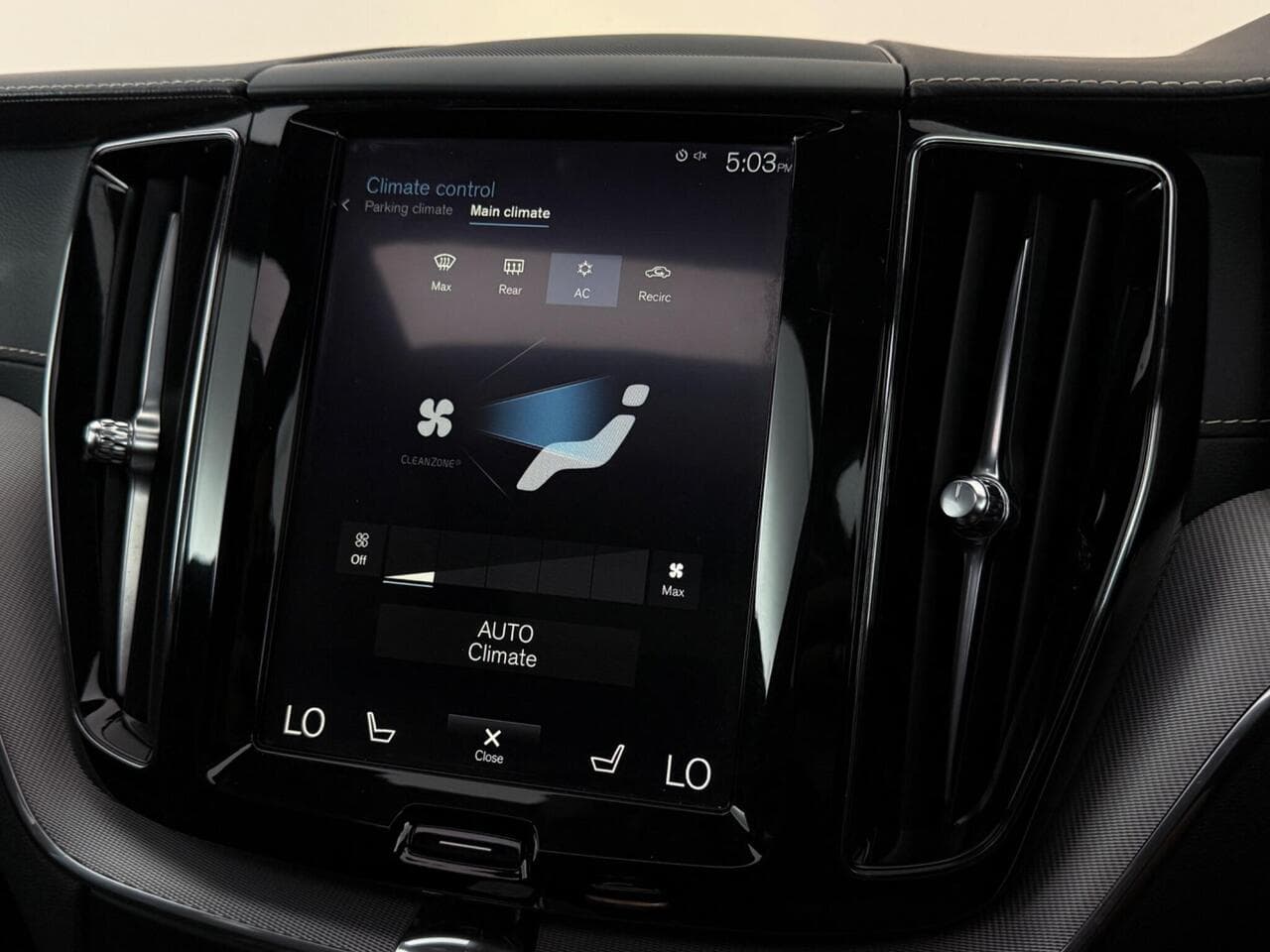Volvo XC60 thumbnail Infotainment System