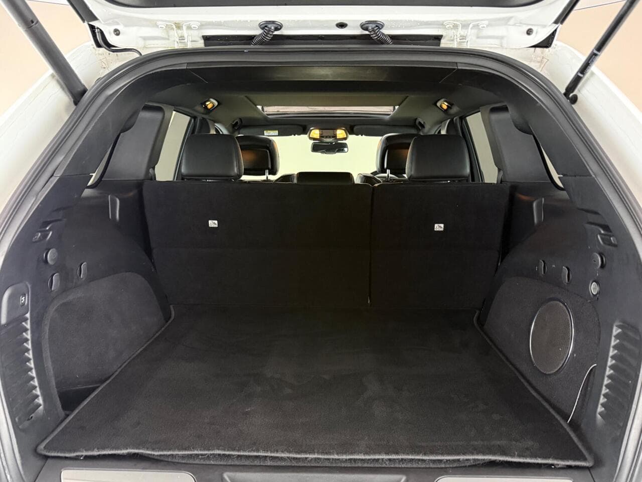 Jeep Grand Cherokee thumbnail Boot