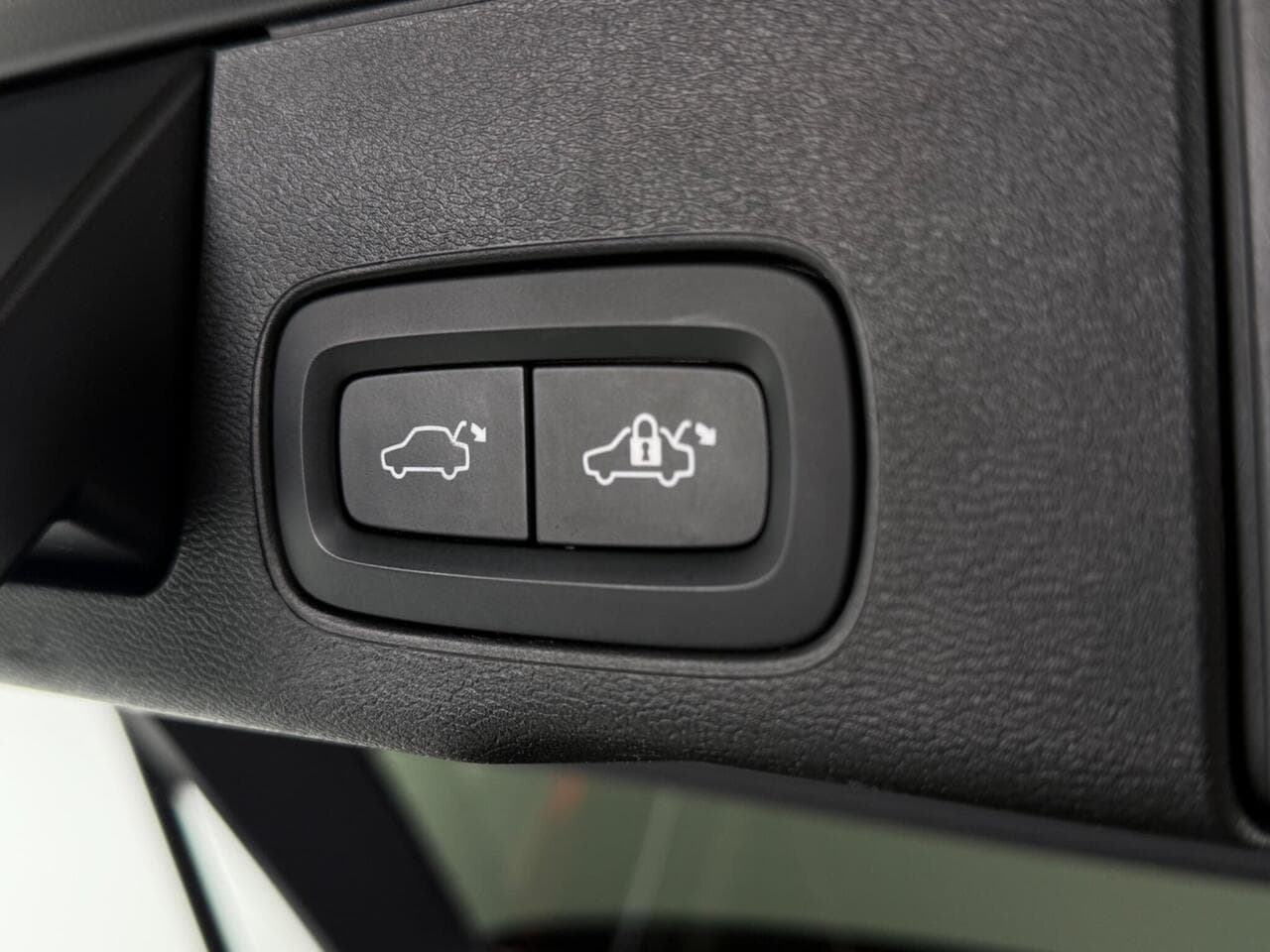 Volvo XC60 thumbnail Misc Controls