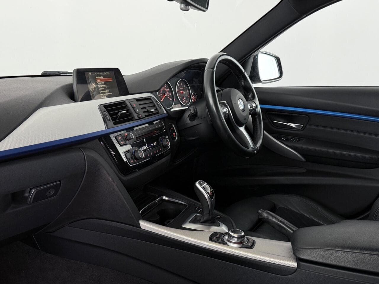BMW 3 Series thumbnail Interior Front