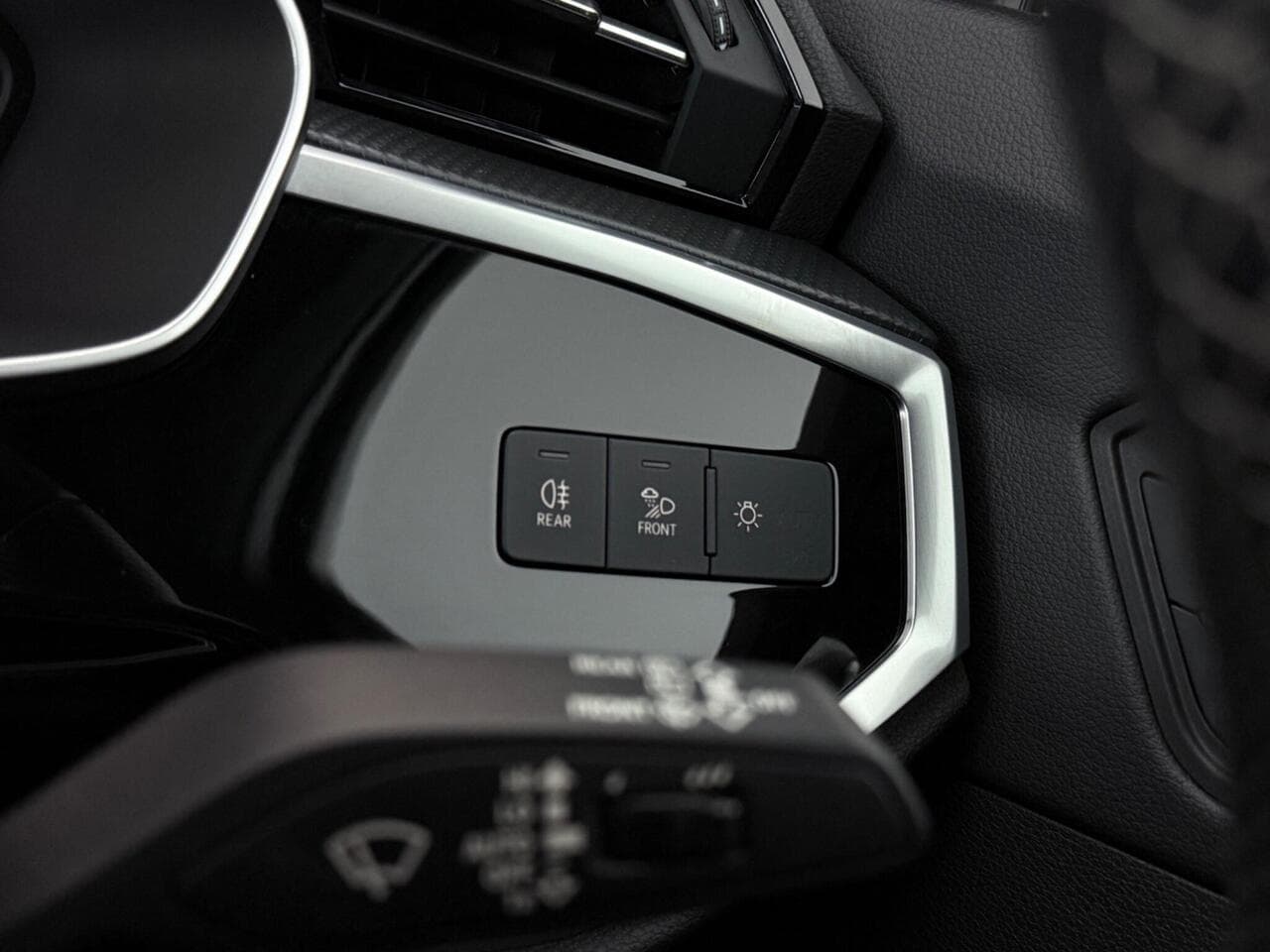 Audi Q3 thumbnail Misc Controls