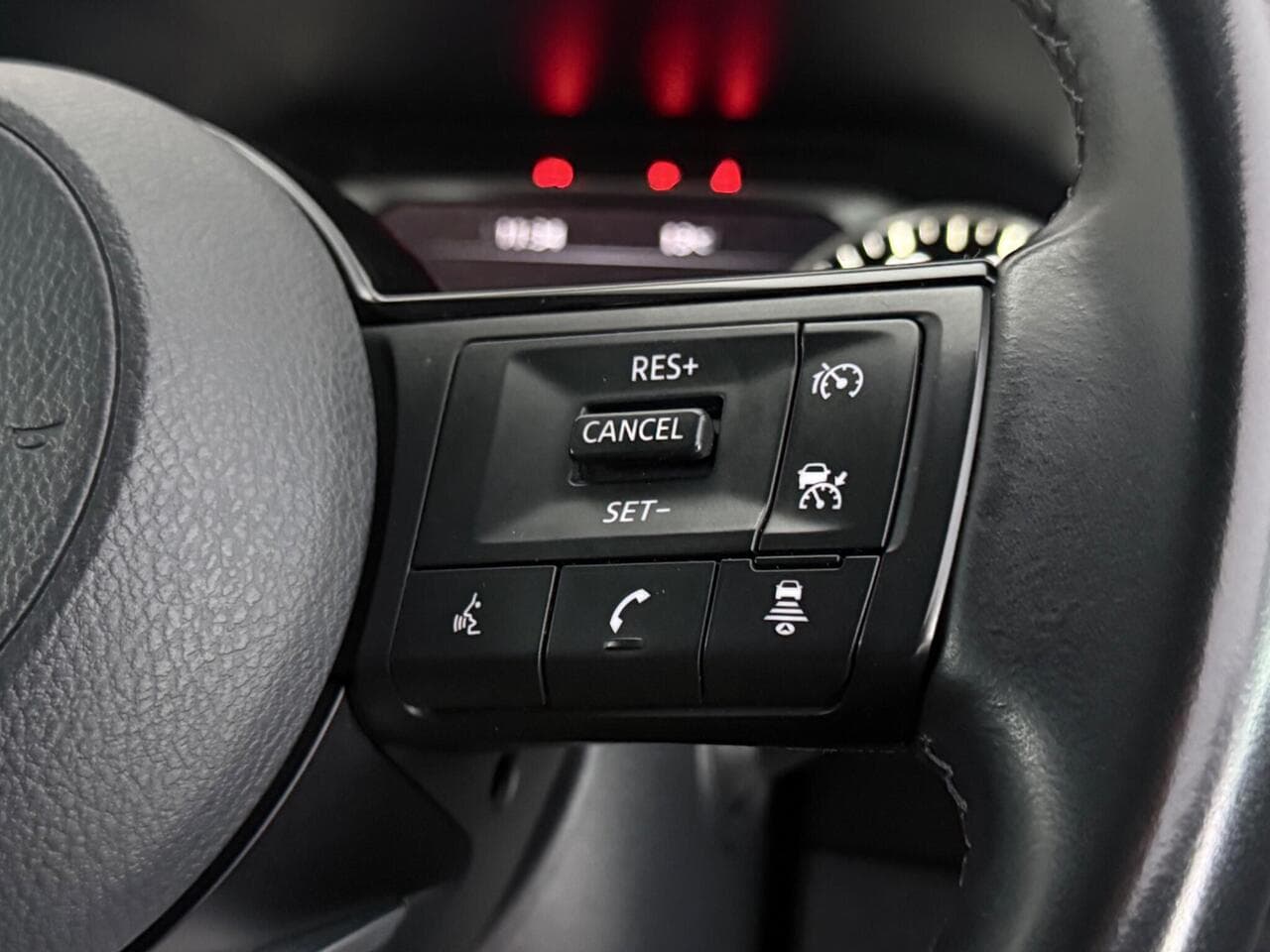 Nissan Qashqai thumbnail Misc Controls