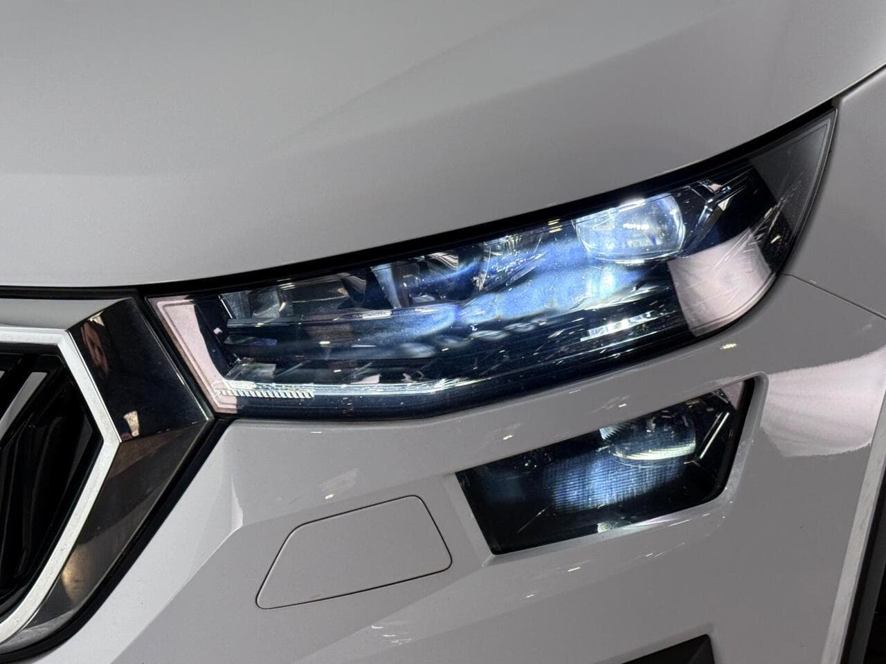 Skoda Kodiaq thumbnail Lights Front
