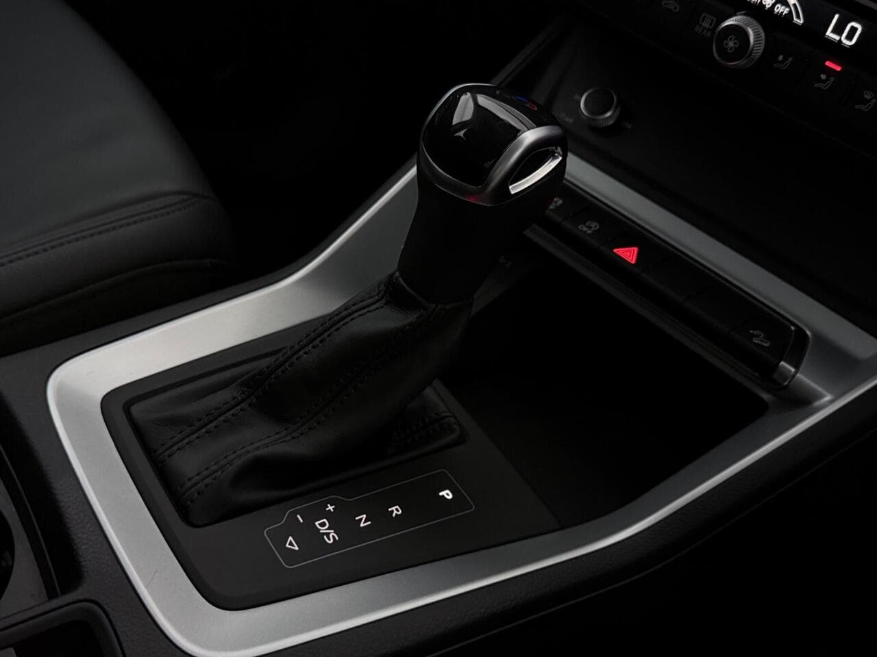 Audi Q3 thumbnail Misc Controls