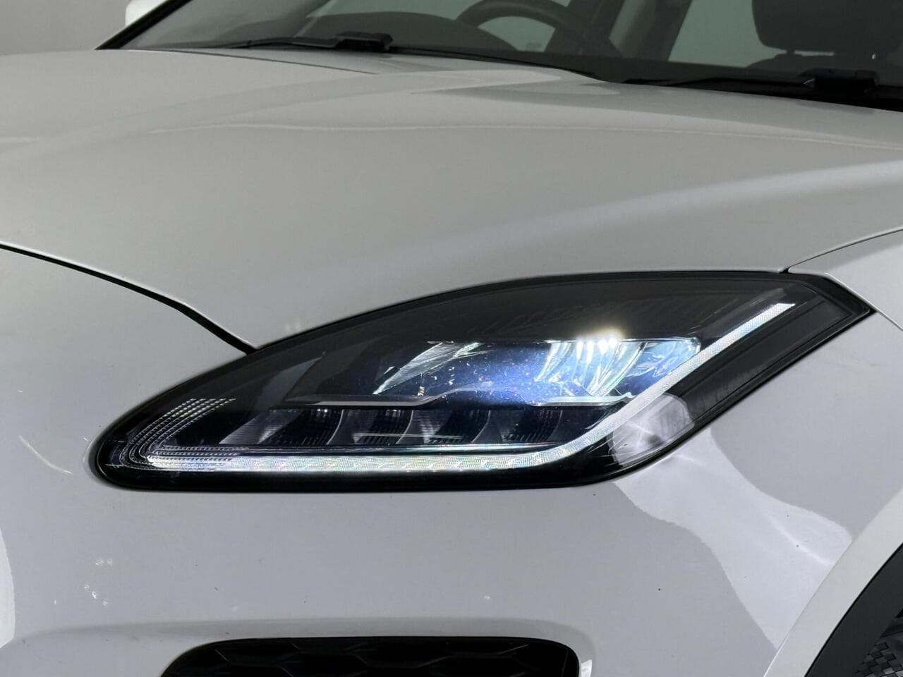 Jaguar E-PACE thumbnail Lights Front