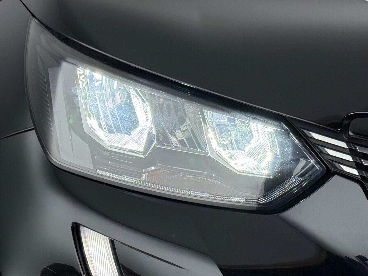 Peugeot 2008 thumbnail Lights Front