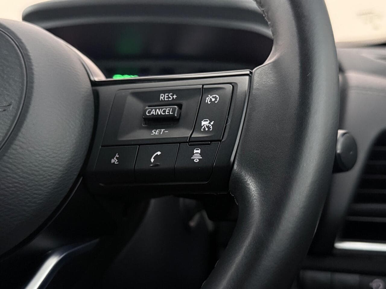 Nissan Qashqai thumbnail Misc Controls