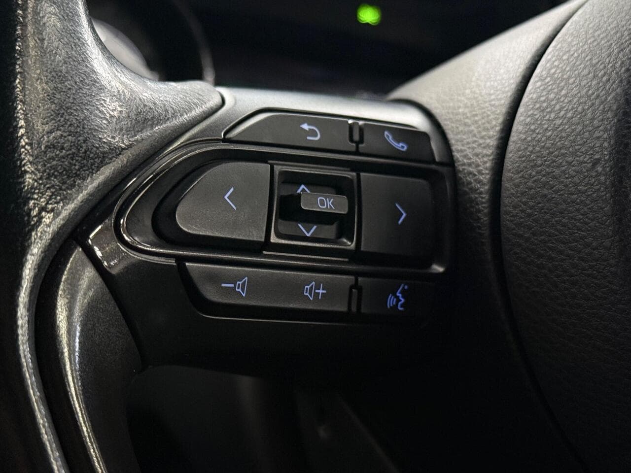 Toyota Yaris thumbnail Misc Controls