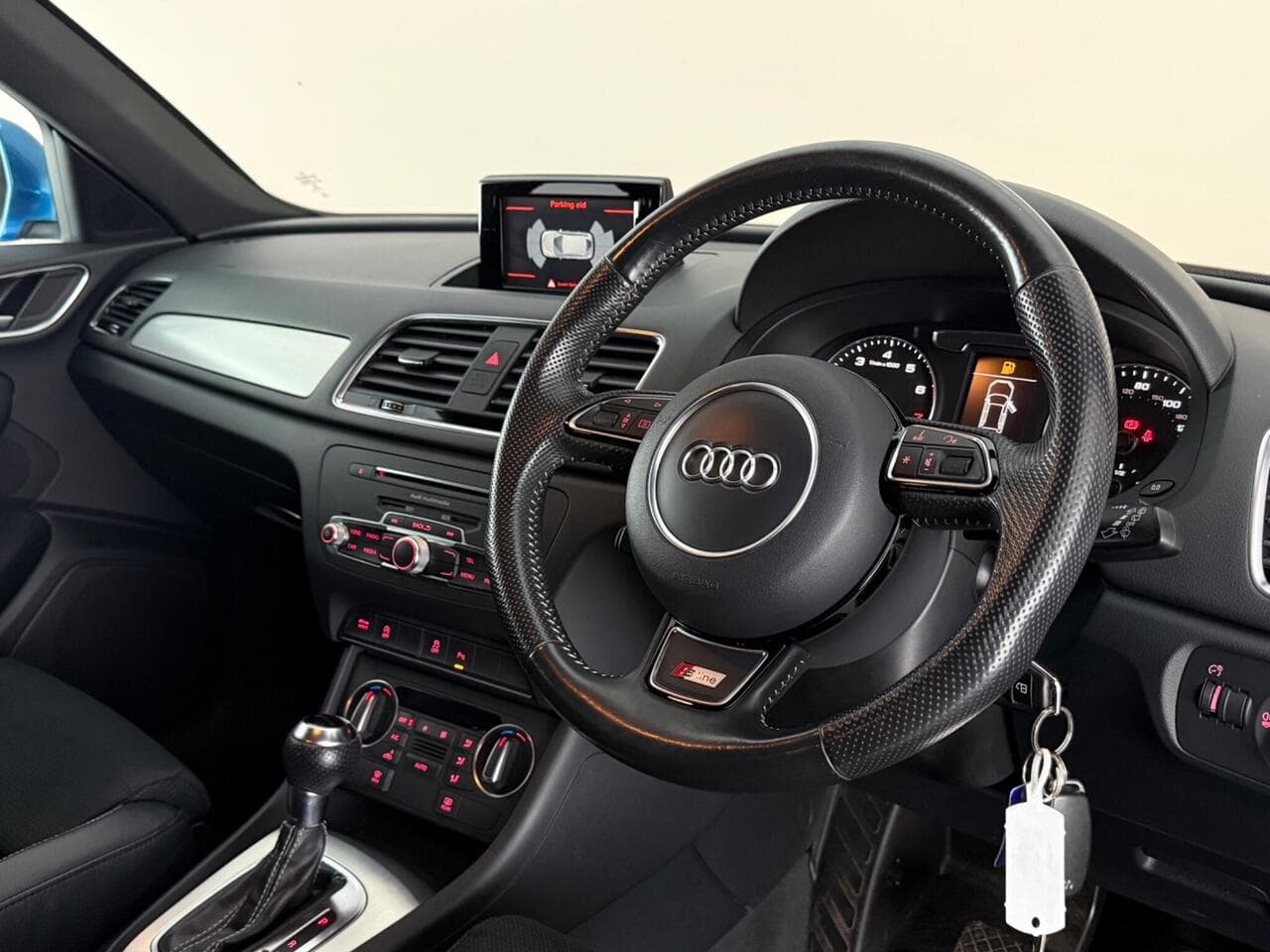 Audi Q3 thumbnail Interior Front