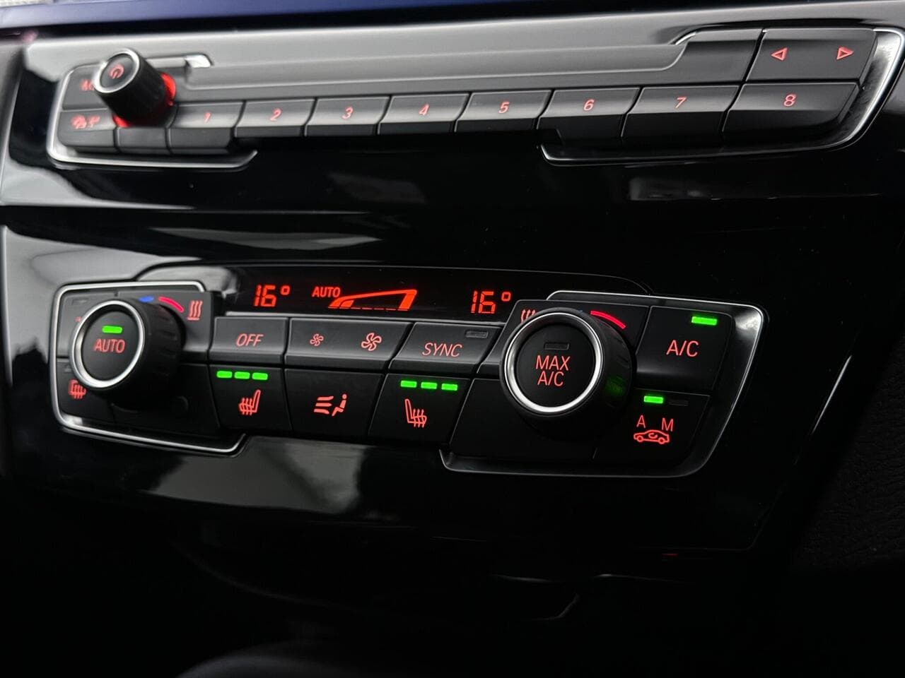 BMW X1 thumbnail Interior Front