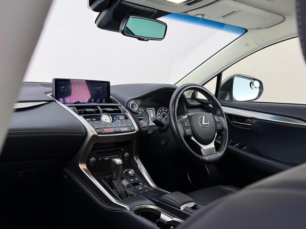 Lexus NX thumbnail Interior Front