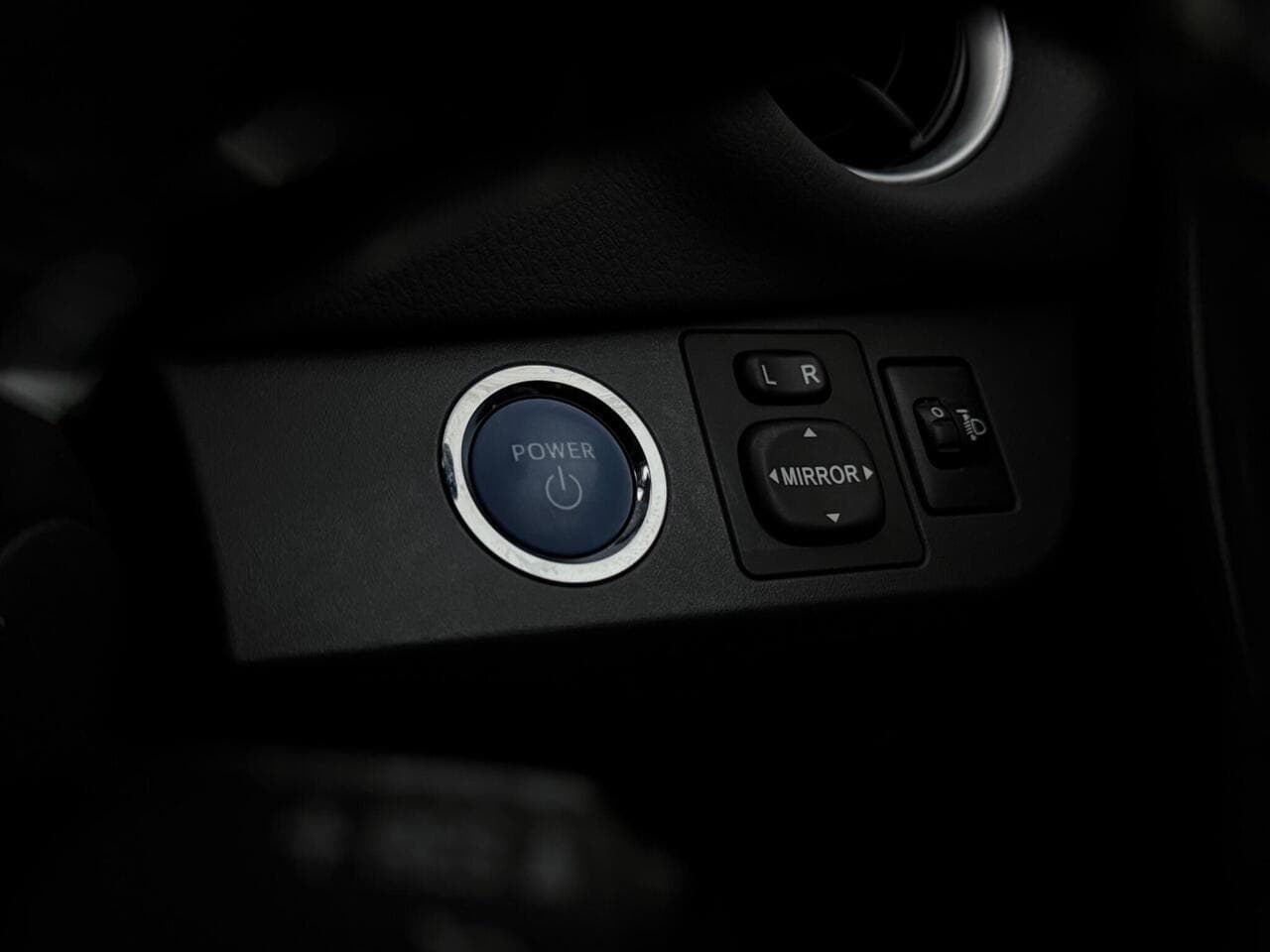 Toyota Yaris thumbnail Misc Controls