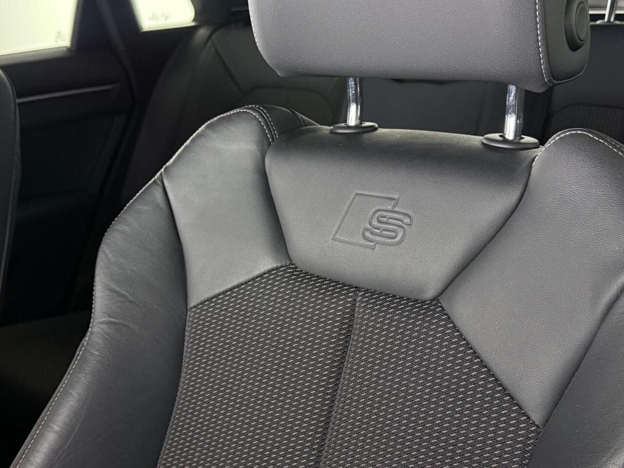 Audi Q3 thumbnail Seat Front Passenger