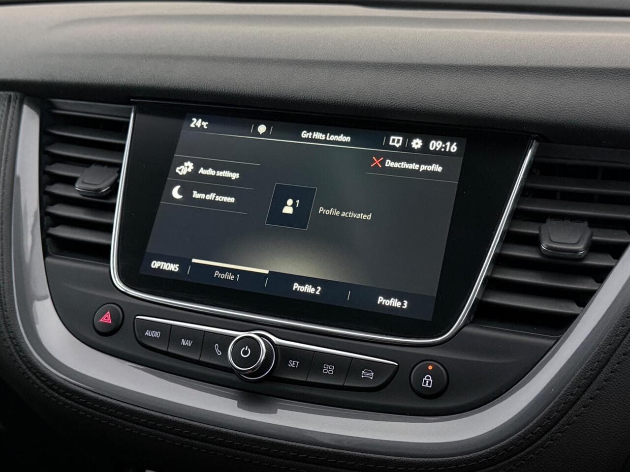 Vauxhall Grandland X thumbnail Infotainment System