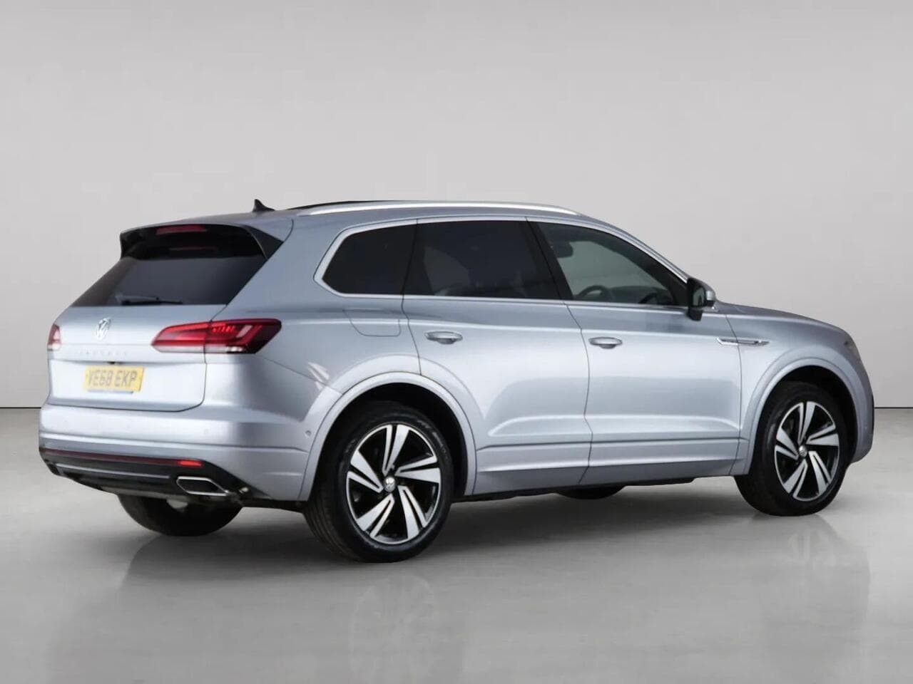 Volkswagen Touareg thumbnail Rear Right