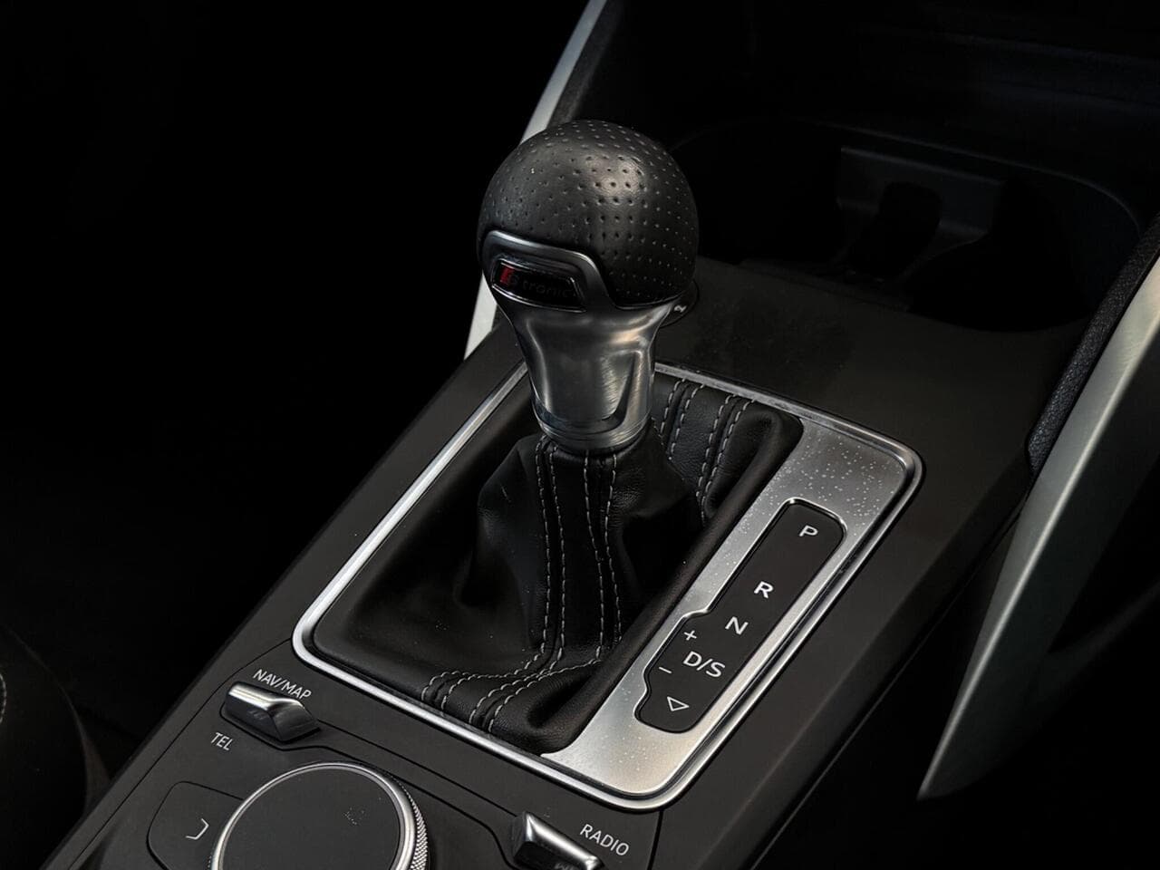 Audi Q2 thumbnail Interior Front