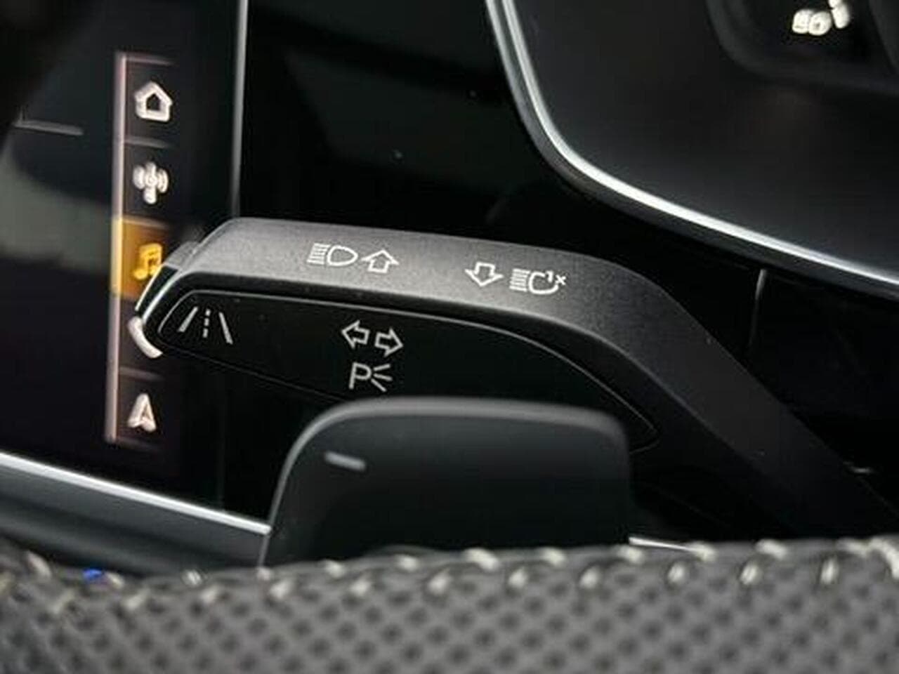 Audi Q3 thumbnail Misc Controls