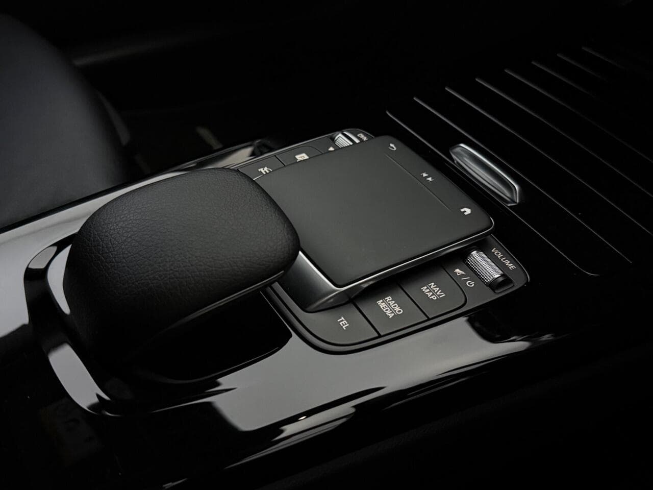 Mercedes-Benz CLA thumbnail Misc Controls