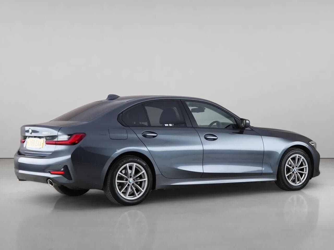 BMW 3 Series thumbnail Side Right