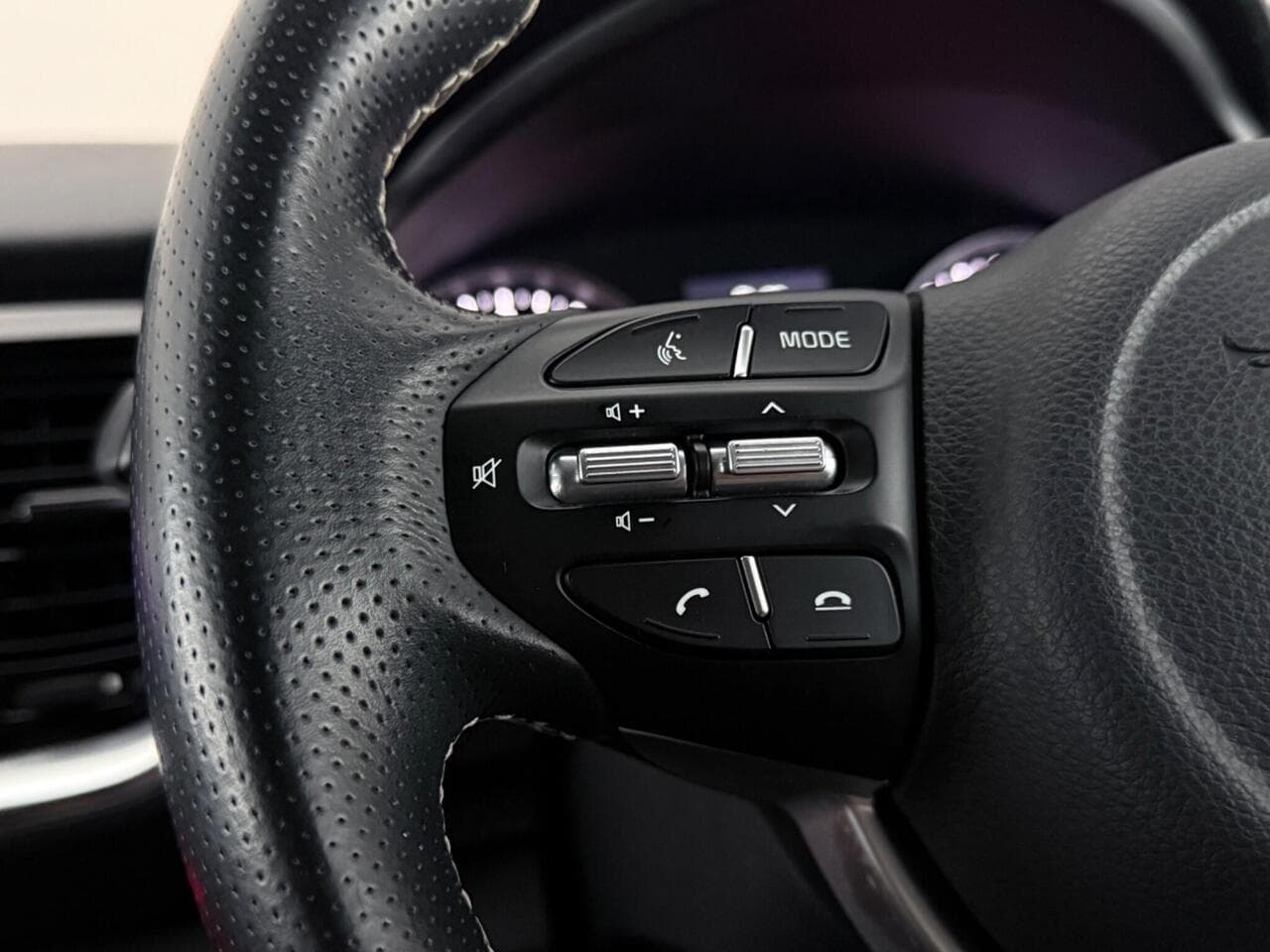 Kia Stonic thumbnail Misc Controls
