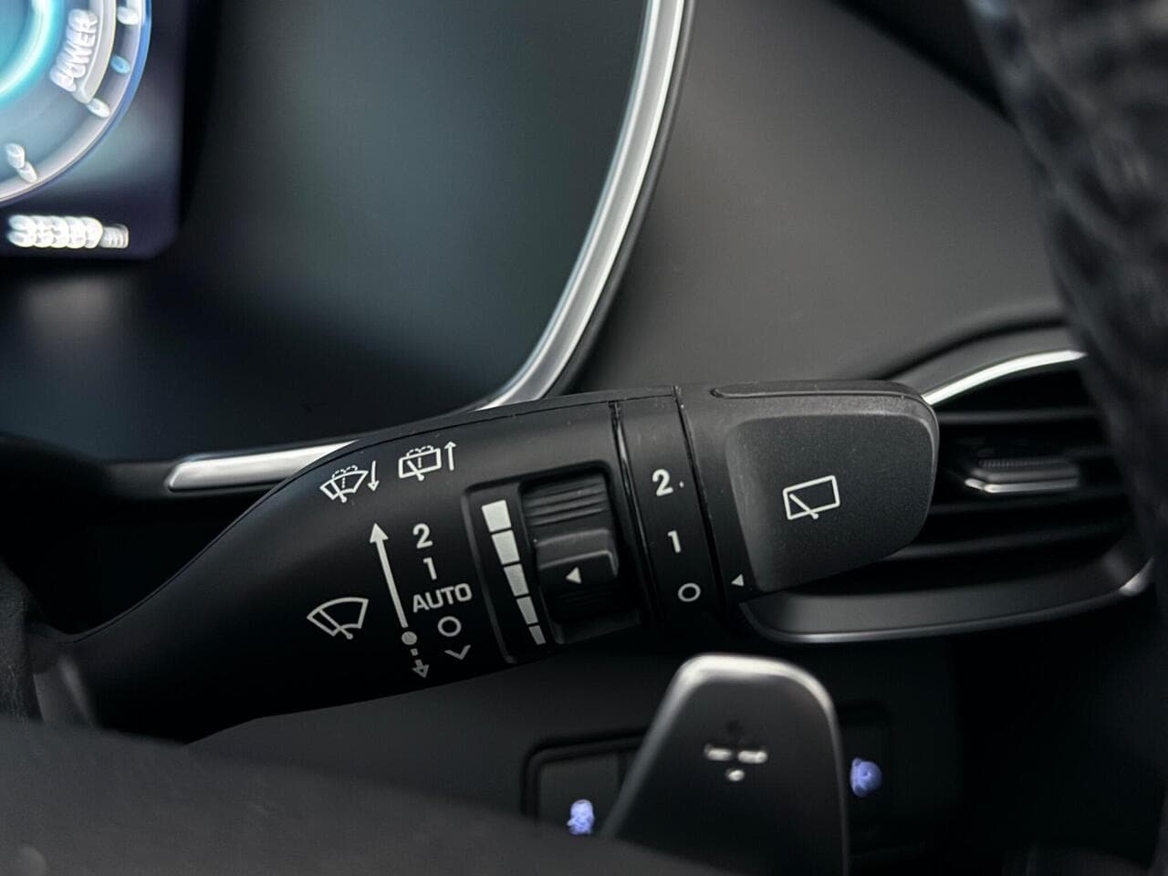 Hyundai Santa Fe thumbnail Misc Controls