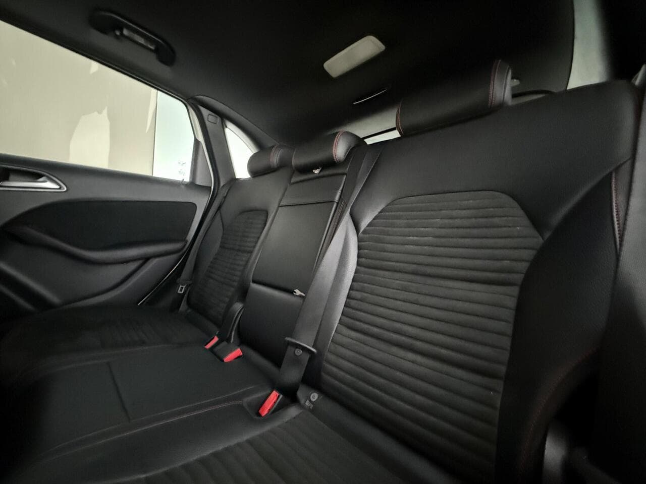 Mercedes-Benz B Class thumbnail Seats Rear