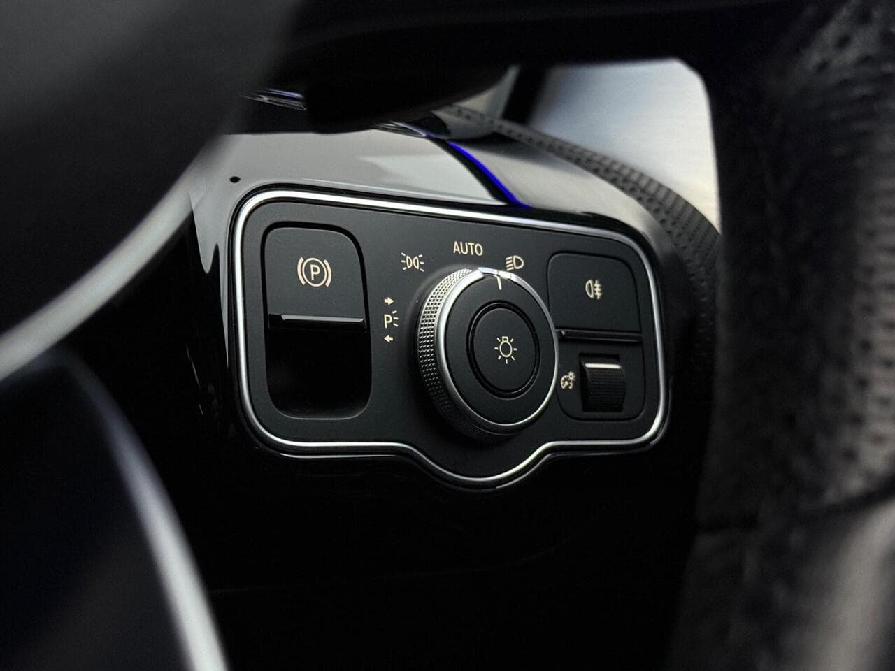 Mercedes-Benz CLA thumbnail Misc Controls