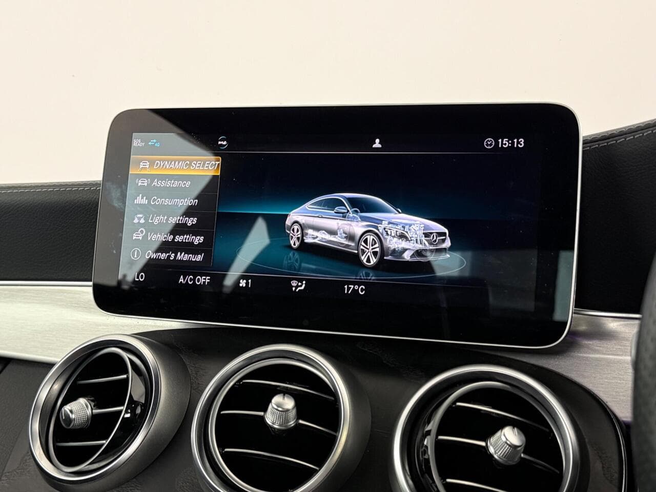 Mercedes-Benz C Class thumbnail Infotainment System