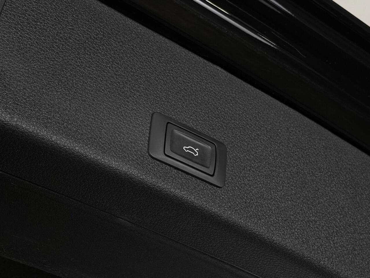 Audi e-tron thumbnail Misc Controls
