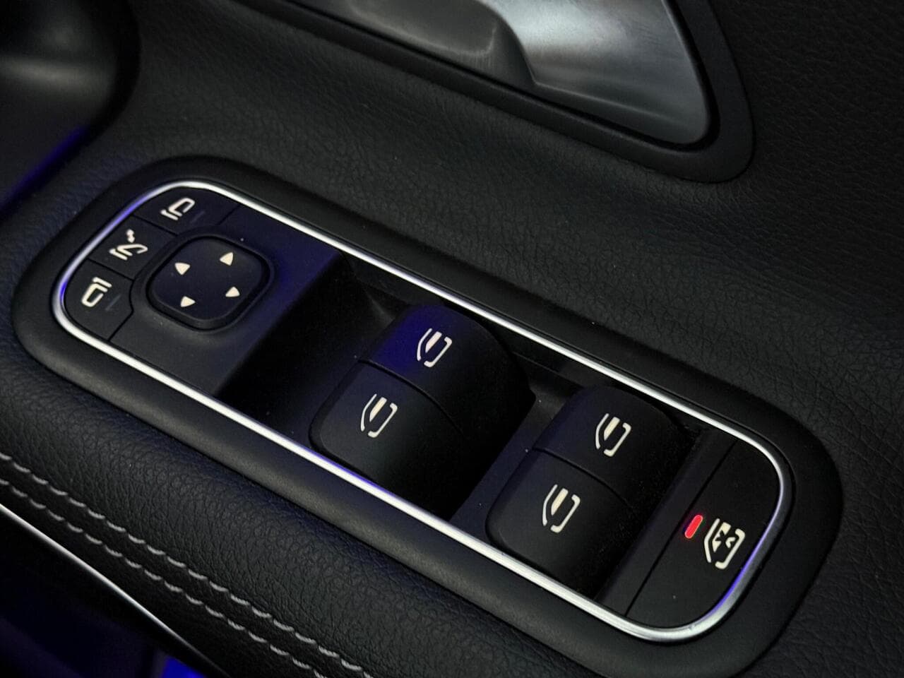Mercedes-Benz CLA thumbnail Misc Controls