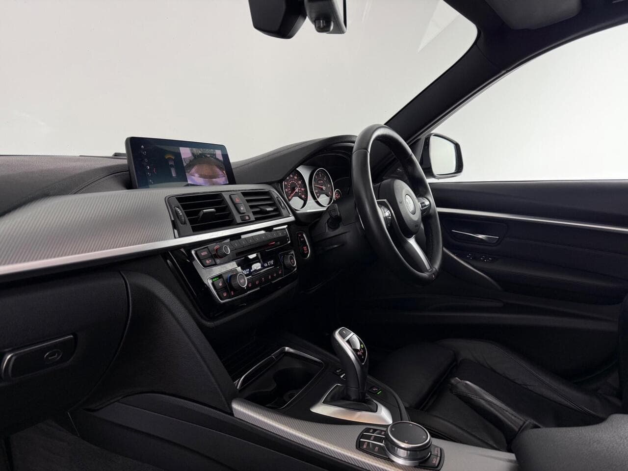BMW 3 Series thumbnail Interior Front