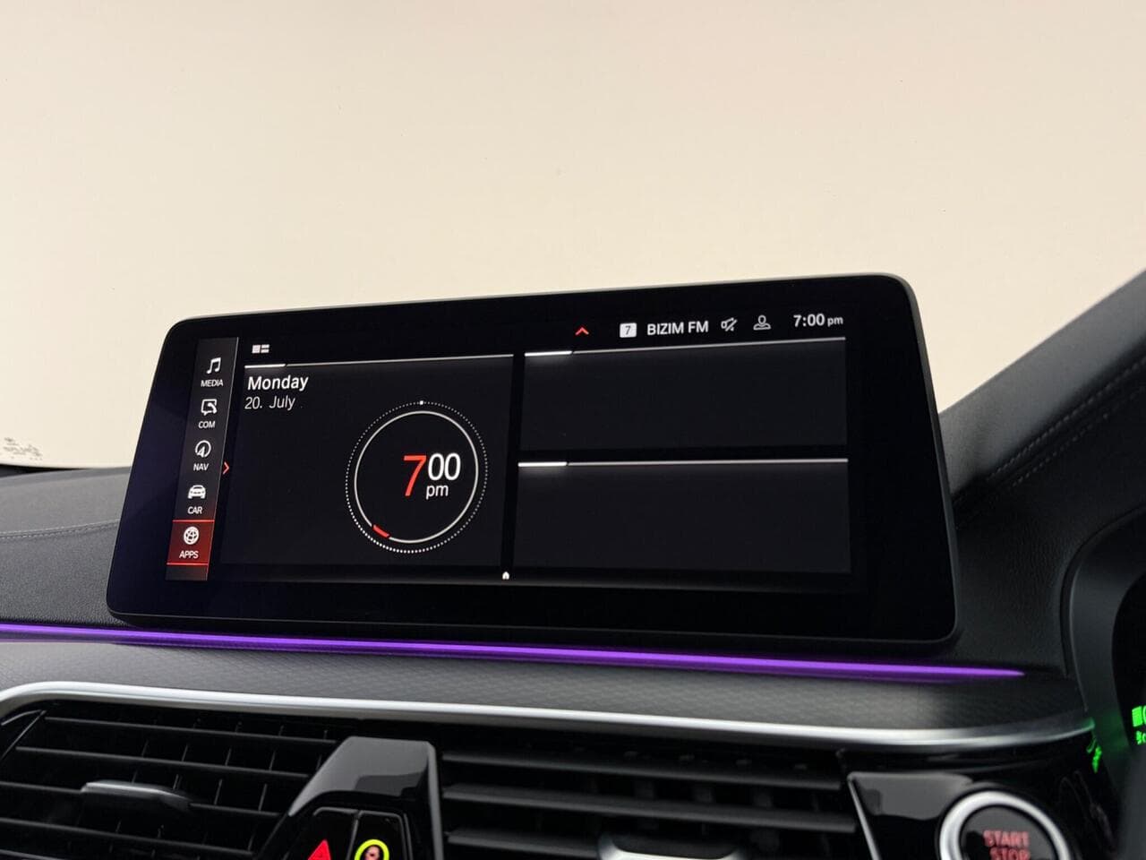 BMW 5 Series thumbnail Infotainment System
