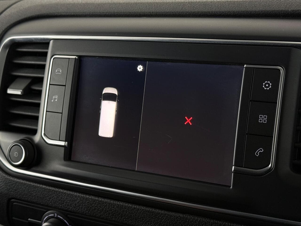 Vauxhall Vivaro thumbnail Infotainment System