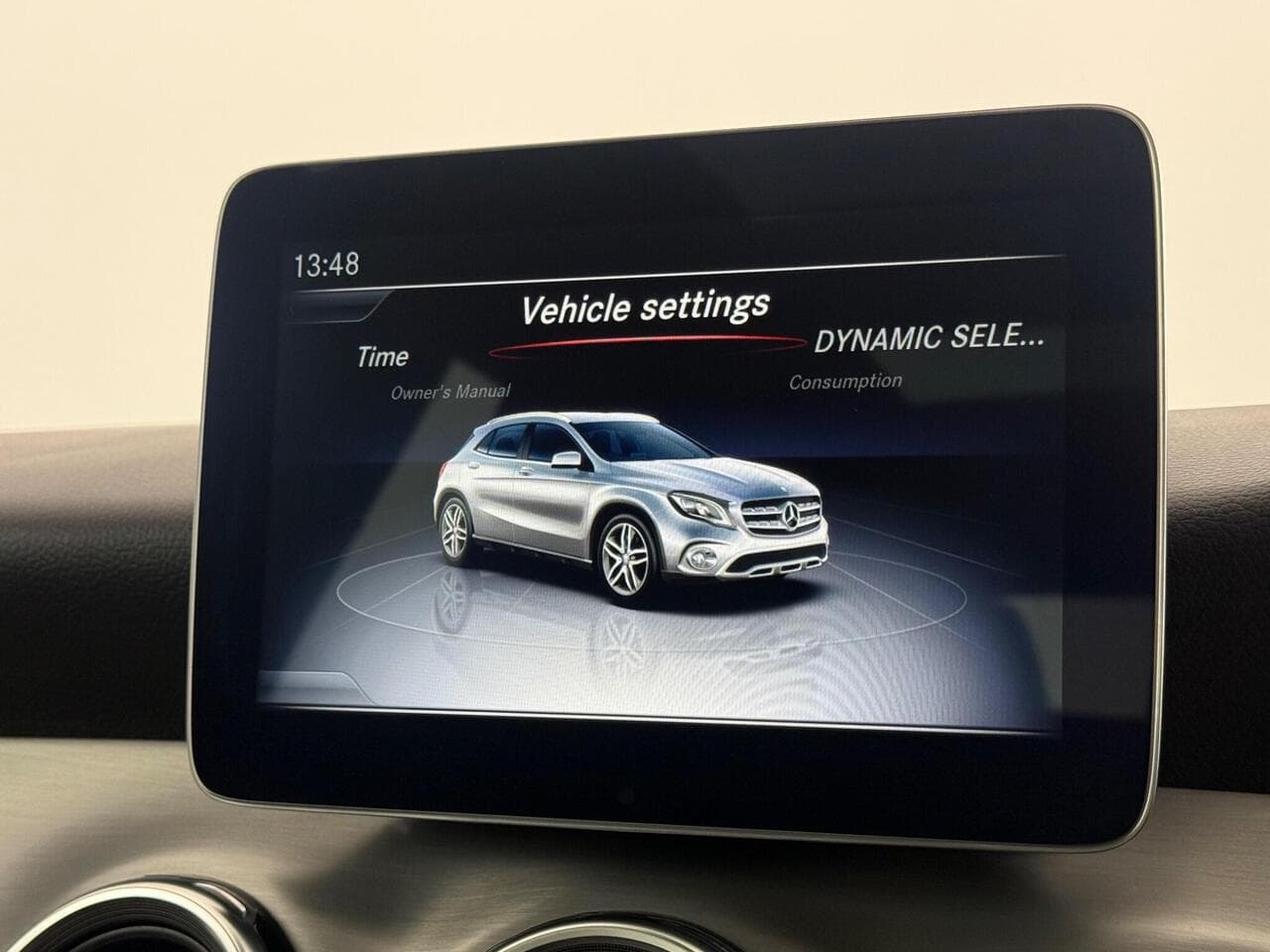 Mercedes-Benz GLA thumbnail Infotainment System
